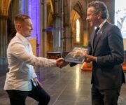 Barry met burgemeester Jeroen Dijsselbloem